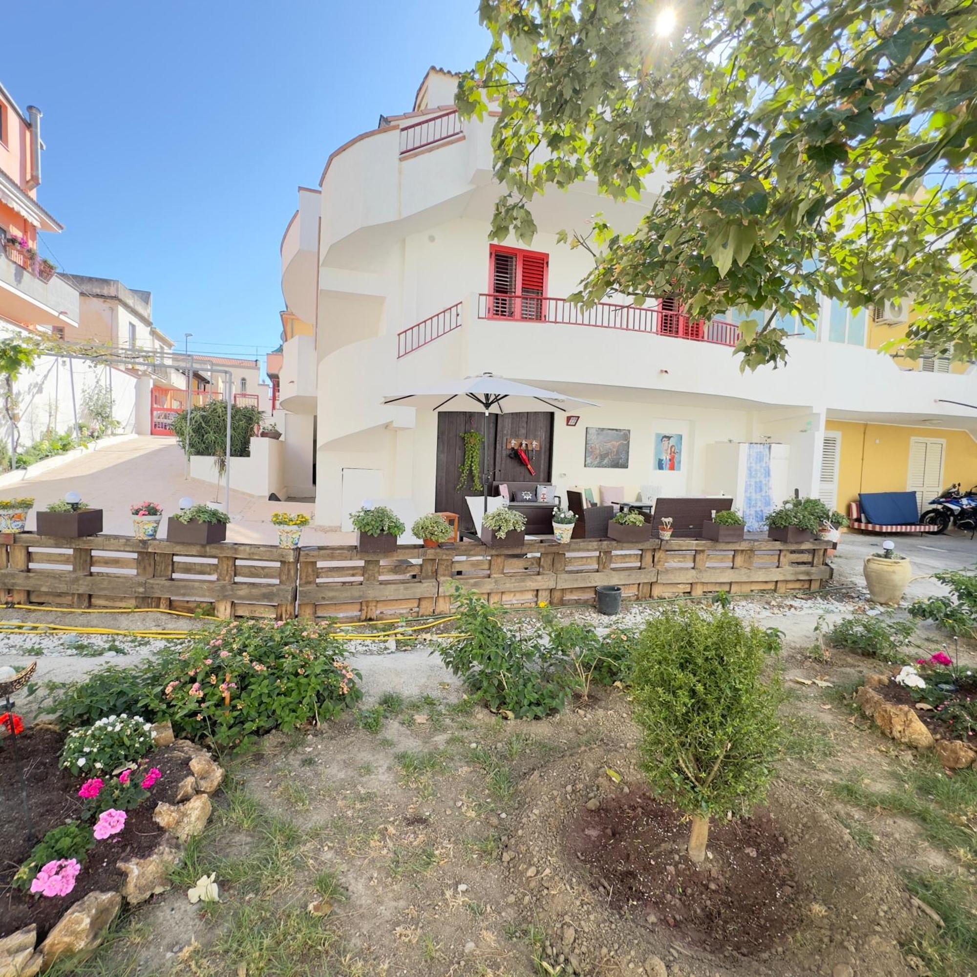 La Casa Di Wioletta Apartment Barcellona-Pozzo di Gotto Exterior foto